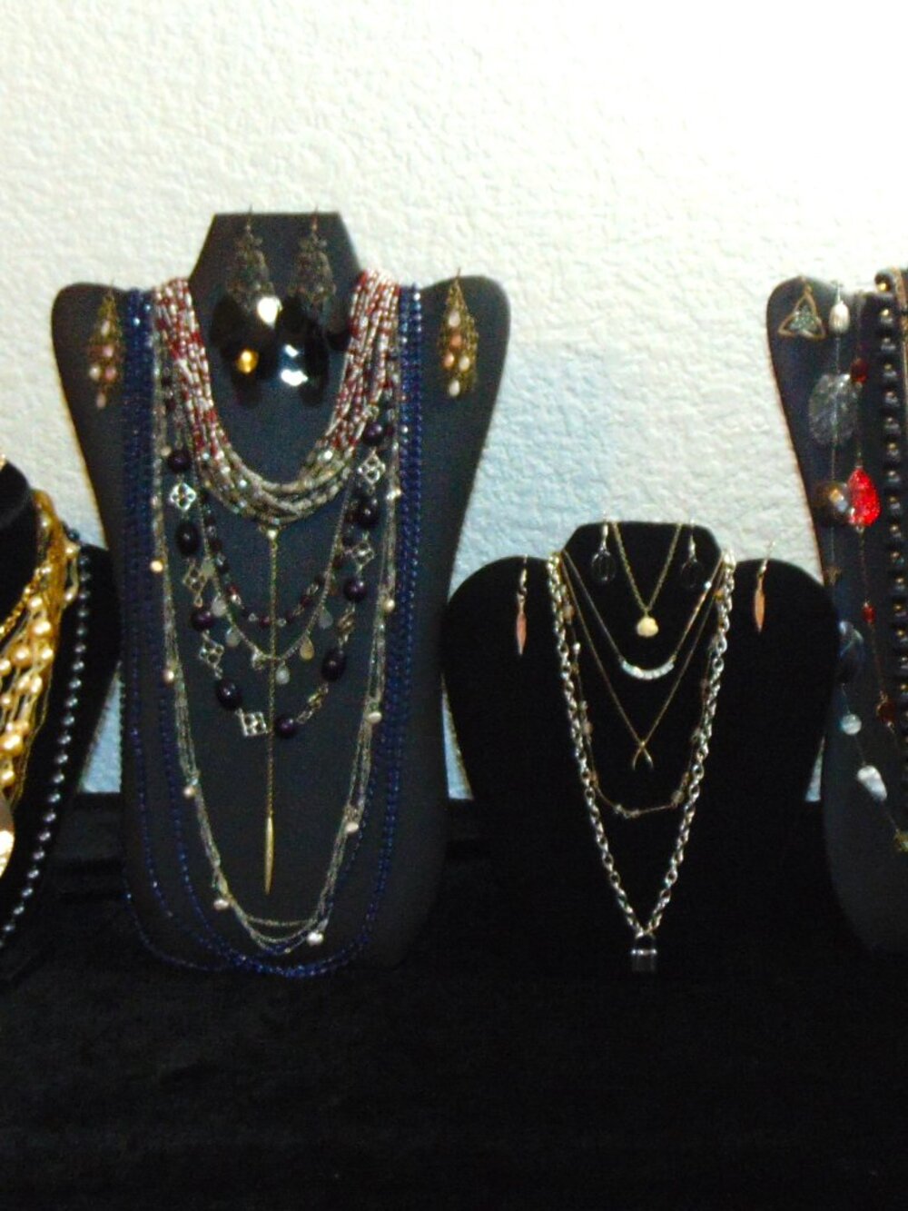 Vintage & Modern Assorted Jewelry lot- very nice!